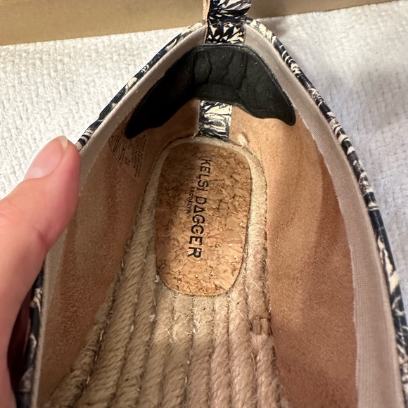 Kelsi Dagger Sunflower Flats - Picture 5 of 8